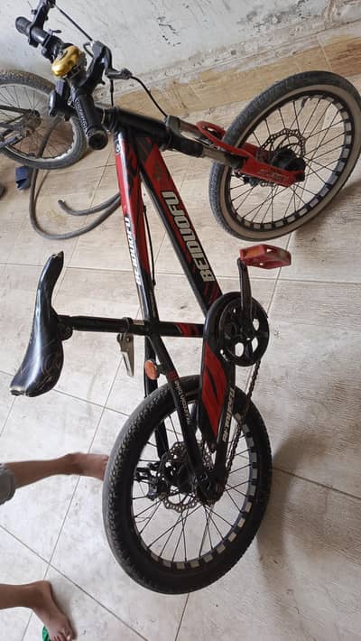 Mountain bike very smooth 18 No. 6 to 12 age. 10/10 condition