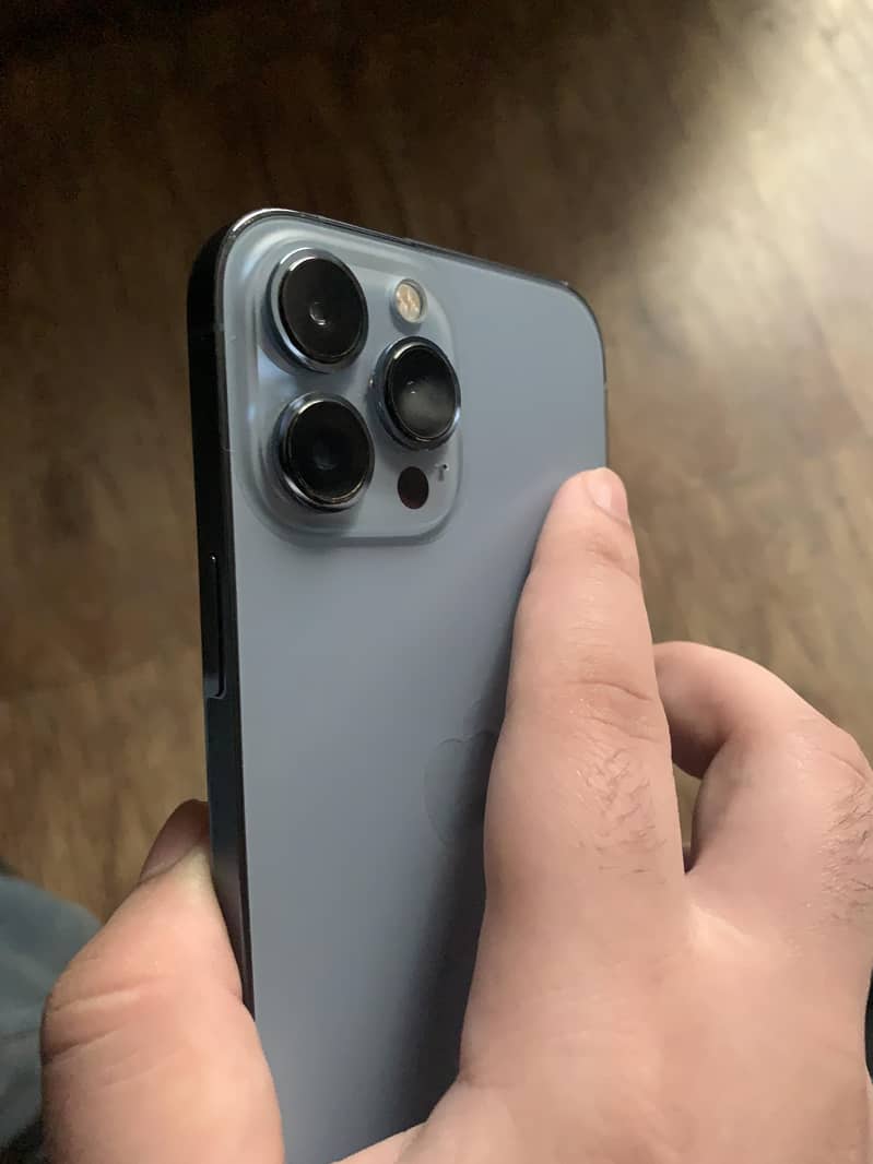 iPhone 13 Pro Max 1