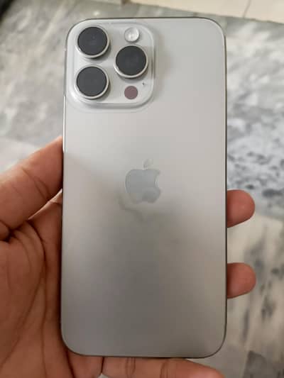 I phone 15 pro max  256Gb factory unlock with box