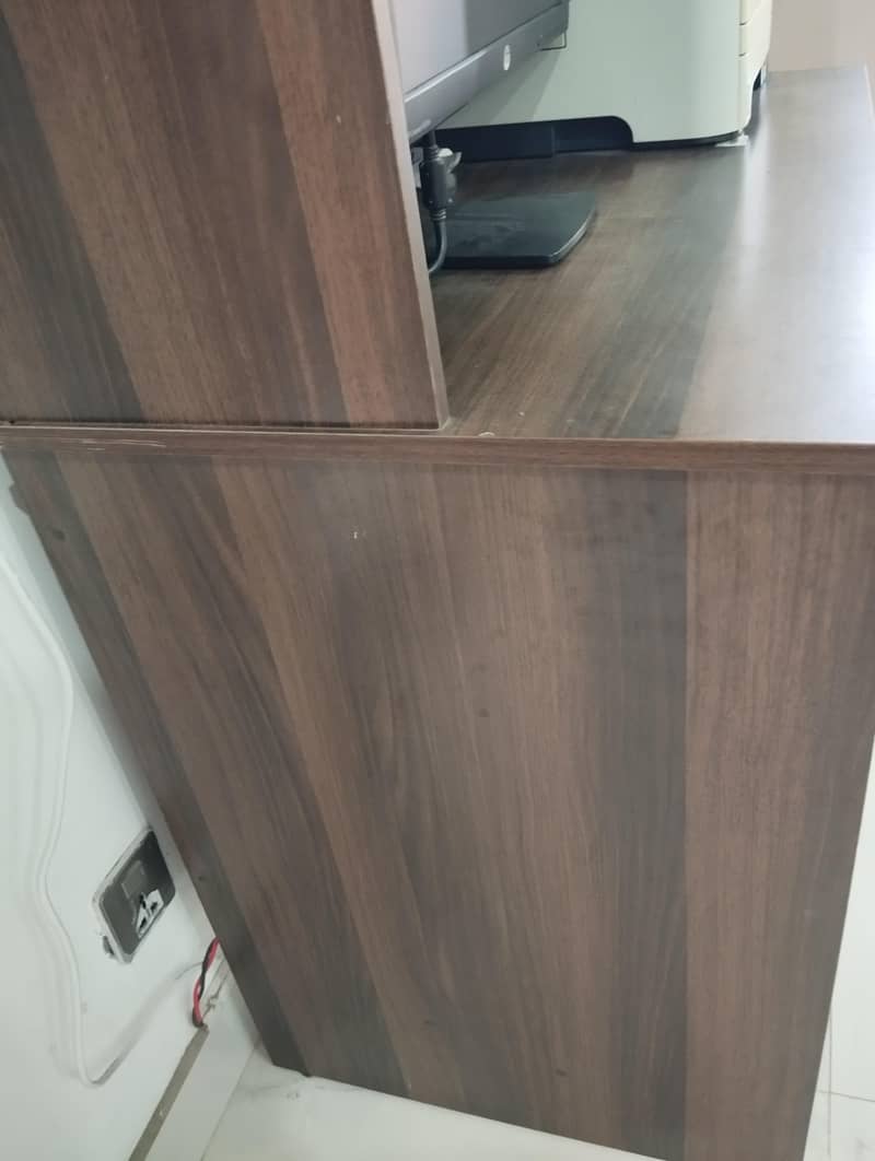 Computer desk/table 3