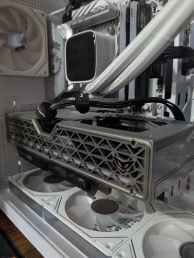 AMD Sapphire Nitro+ RX 9060xt 16gb