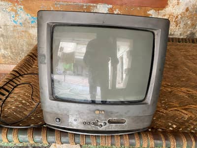 Lg tv for sale in good and running condition