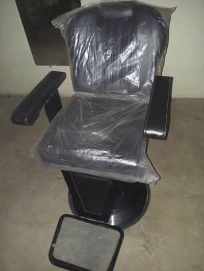 chair for sale bilkul saf condition
