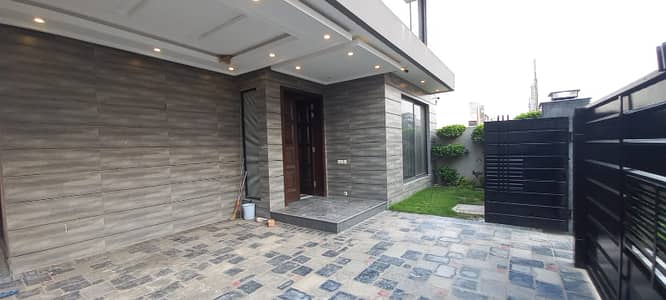 10 marla brand new upper portion available for rent