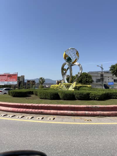 Luxury heighted 1.5 kanal house with beautiful views