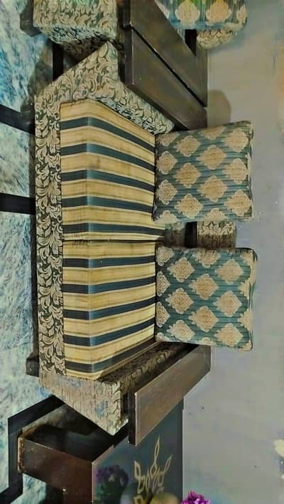 3,2,1 sofa set for sale heavy wood and in good condition