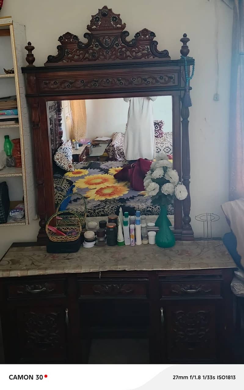 Shocase + dressing table 1