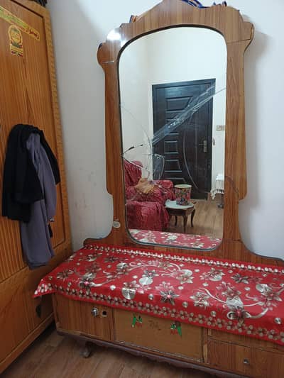 Dressing With mirror
