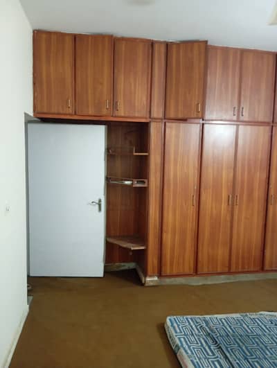 G11/3 Ground floor Room for Rent with attach washroom sharing TV lounge kitchen only bachelor's Job person