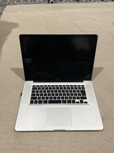 MacBook Pro 2011 15 Inch 10 GB RAM 256 GB SSD