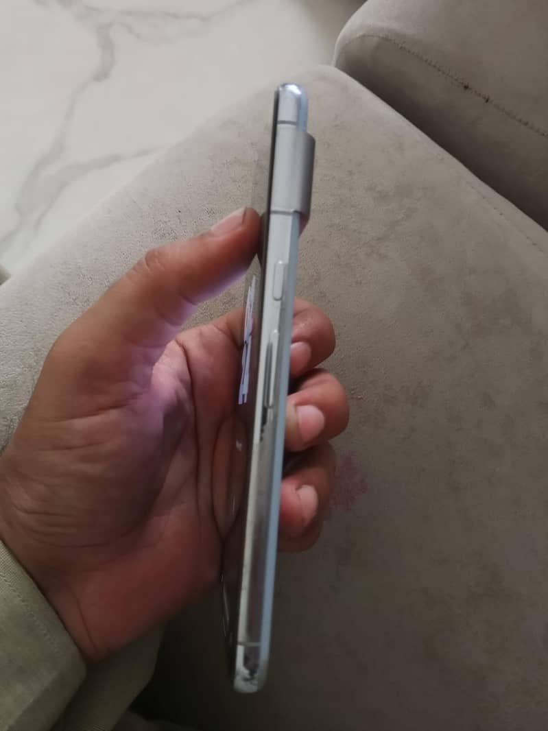 Google Pixel 8 pro 4