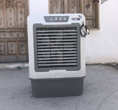 Color. white  10by10 condition) one. month used) Phone. 03102201738