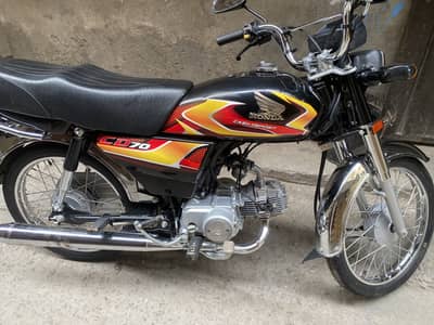 Honda CD 70 2026. ( 1 month use. . 1800 KM)