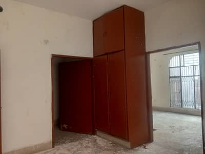 UPPER PORTION AVAILABLE FOR RENT IN KAMRAN BLOCK
