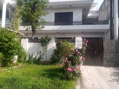 i-8 Beautiful Near kachnar Park Full House For Rent.