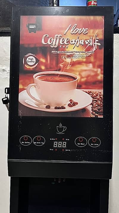 Commercial Coffee Vending Machine – Like New (15 Days Used)