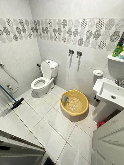 6 Marla Ground Portion For Rent ( Shakeel Park Near Qurban School )