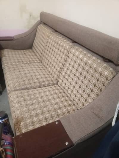 sofa 6 seater  jesay pic main hain yeah same condition