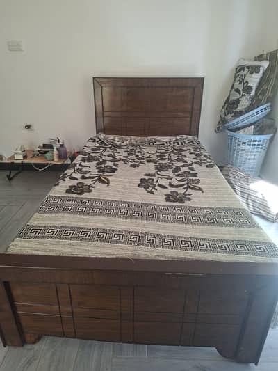 Single wooden Bed