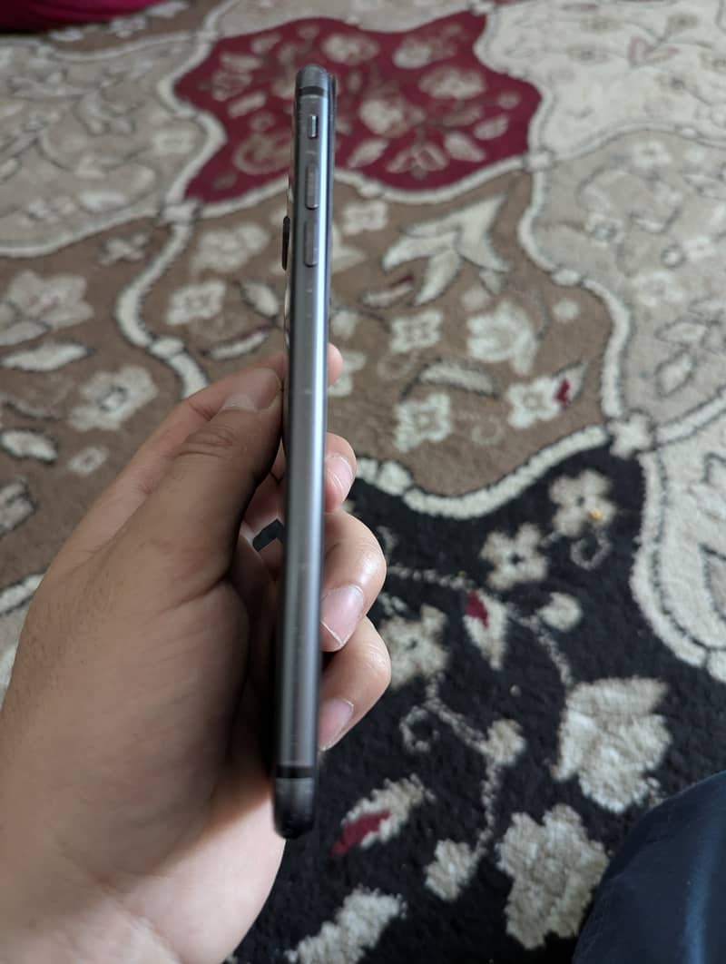 iPhone 8plus 64GB 2