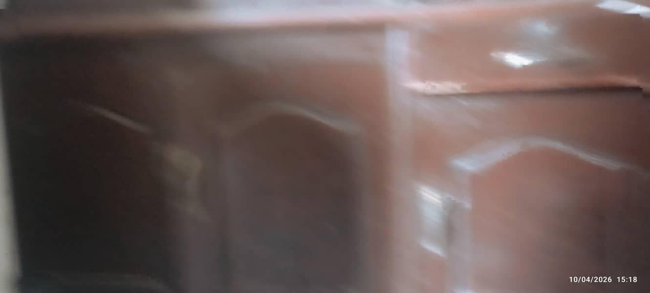 شیشے ڈلوانے والے ہیں تقریبا بالکل صحیح حالت کا ہے 1