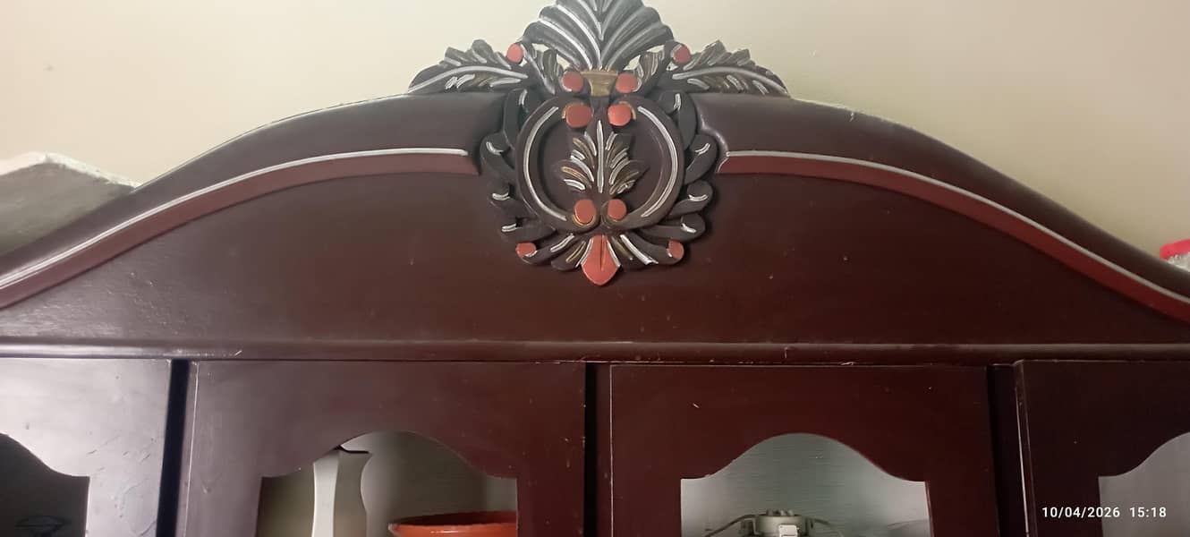 شیشے ڈلوانے والے ہیں تقریبا بالکل صحیح حالت کا ہے 3