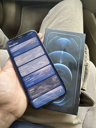 iPhone 12 Pro Max 128GB 10/10 with Box