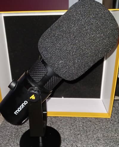 Maono pd400x Podcast or streaming mic