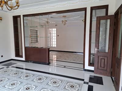 1 KANAL BEST LOCATION UPPER PORTION AVAILABLE FOR RENT IN WAPDA TOWN