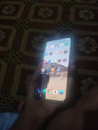 8+256 hai koi issue nahi zero meter set hai just 7 days used