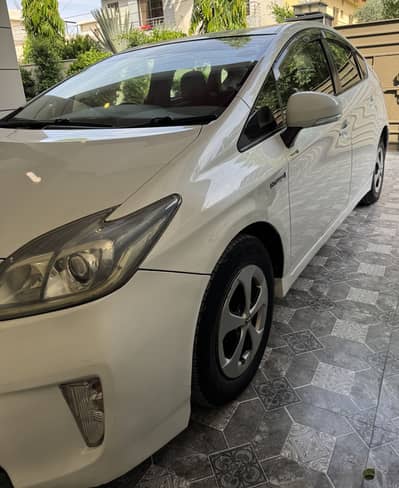 Pearl white prius total original 2012 model 2016 reg