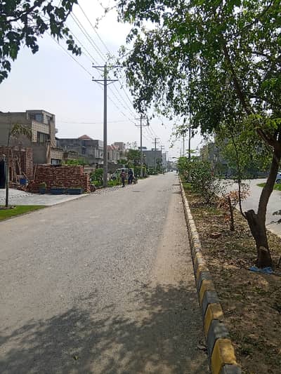 Get An Attractive Residential Plot In Lahore Under Rs. 8000000