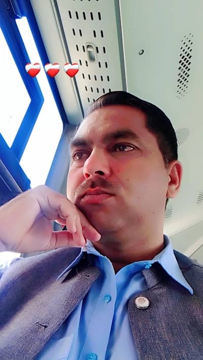 I'm looking for job house helper+thodi bahut cooking