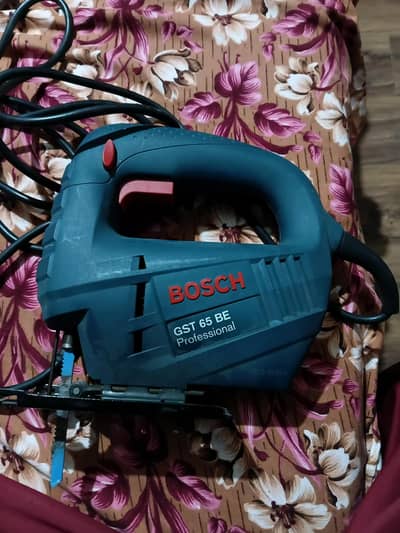 Bosch GST 65 BE wood cutter