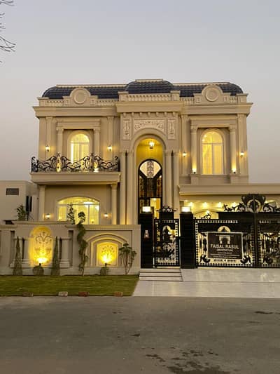 Villa For Sale at Hot Location near Carrefour & Park Commercial