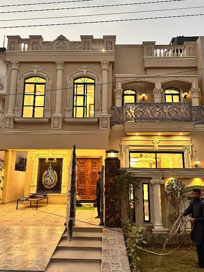 10 Marla Elegent House In Formanites Near Dha Phase 5