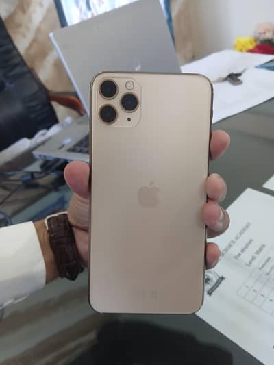 Iphone 11 pro max 10/10 iPhone 11 for Sale – Excellent Condition