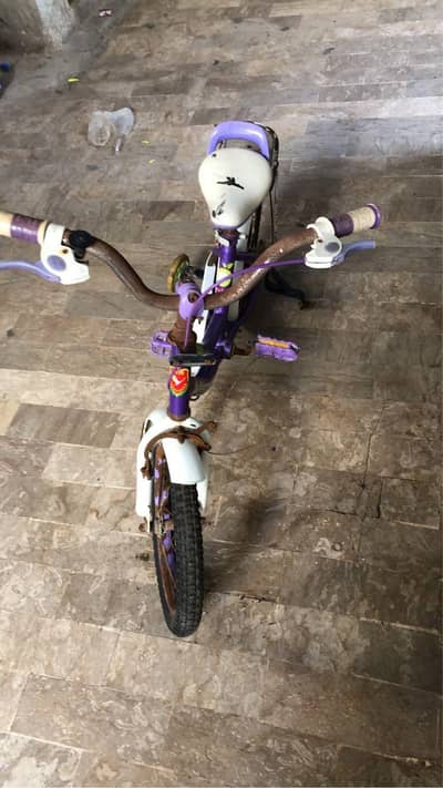 GIRL CYCLE . 5 SE 7 SAAL KI BACHI KA