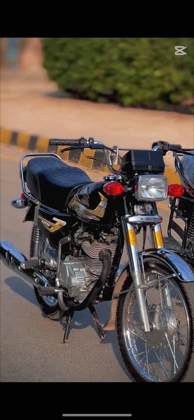 Honda 125 2022 modle tankey side cover new bilkul rakhy hoye hyn