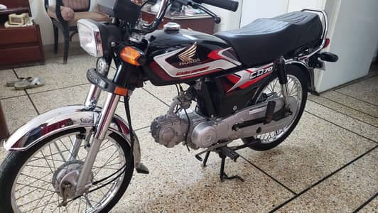 Honda CD70 2025