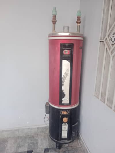 Geyser 10/10 condition 35 GALLON