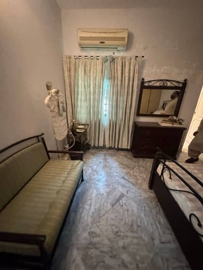 10 MARLA BEAUTIFUL HOUSE AVAILABLE FOR SALE IN WAPDA TOWN LAHORE IN A VERY HOT LOCATION