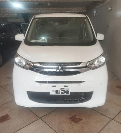 mitsubishi ek wagon M 4.5 grade pearl white