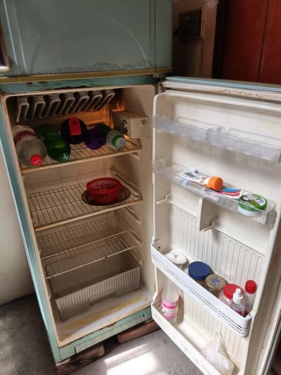 singer refrigerator 100% okay medium size