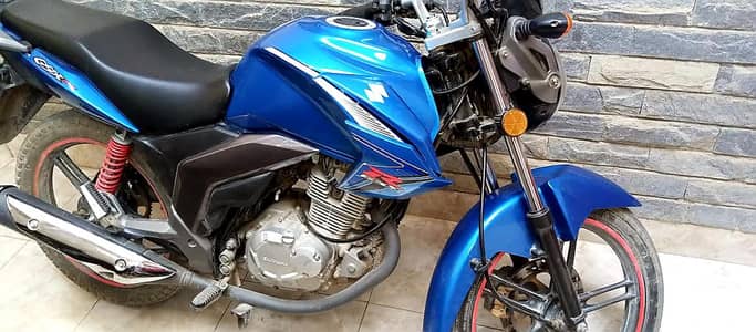 Suzuki gsx 125 model 2023 total genuine just like new