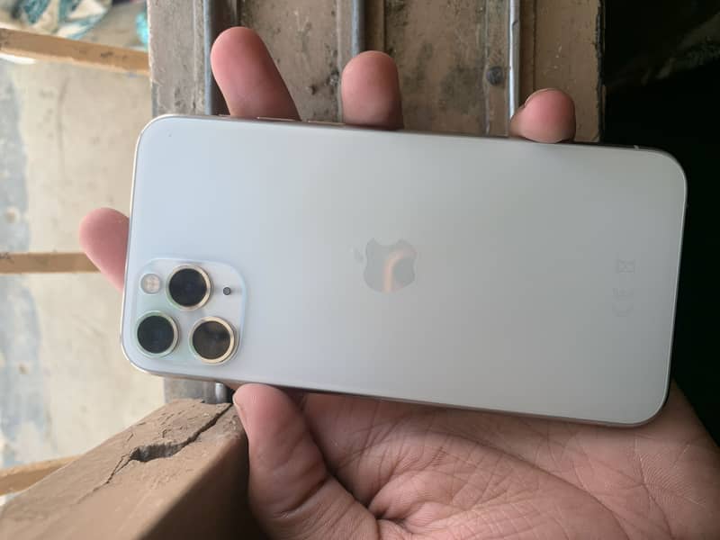IPHONE 11 PRO 2