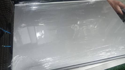 Hp laptop  Gen 4th  RAM 8gb  SSD 128 With original charg