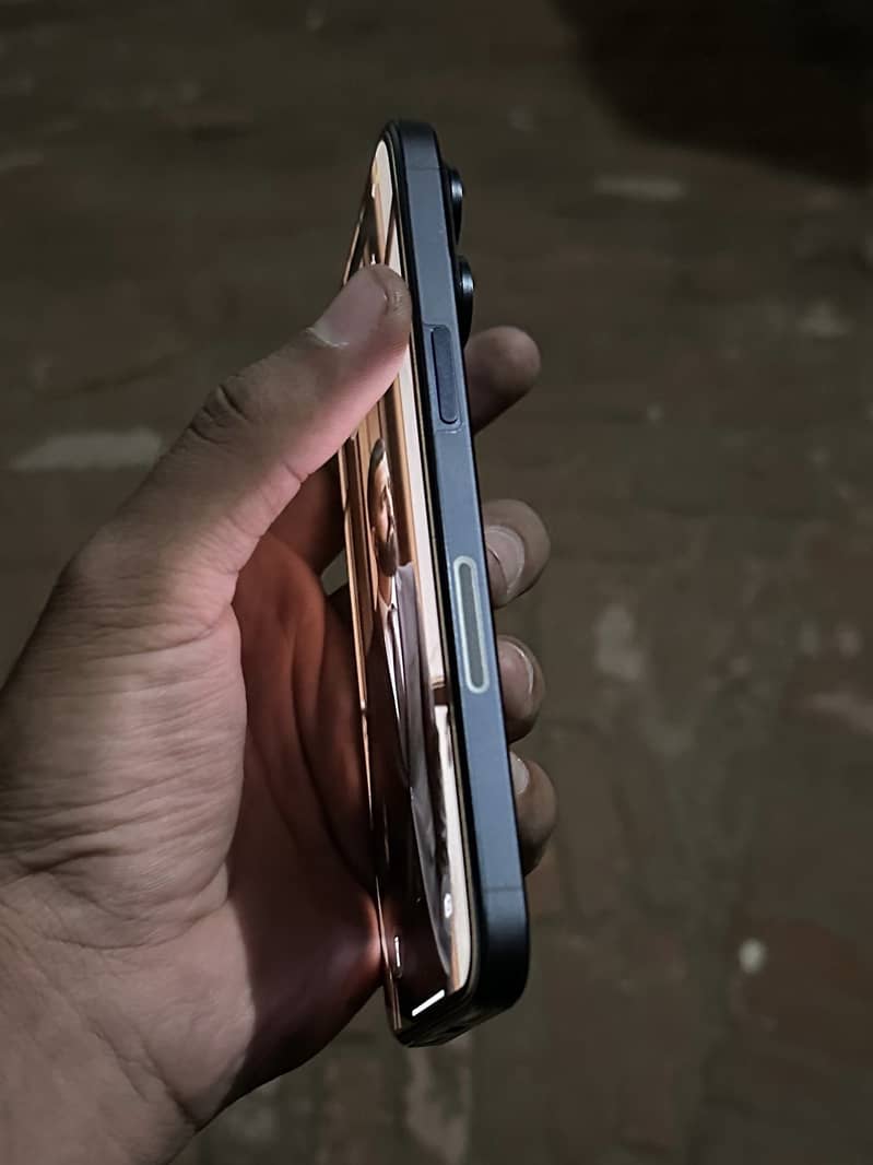 Iphone 15 pro max 4