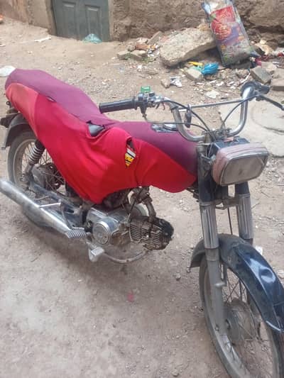 bike bht achi hai chlne Mai engine ok hai