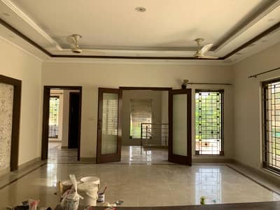 Beautiful One Kanal Upper Portion For Rent DHA Phase 3 XX Lahore